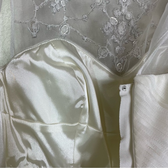 Ann Taylor Wedding Dress Gown Tulle Embellished Illusion Neckline Mermaid Size 8 - Picture 4 of 16